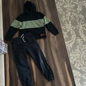 boys H&M blue & green pullover hoodie with matching blue pants size 6X
